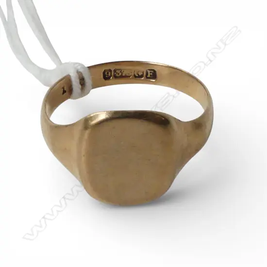 9ct GOLD SIGNET RING with ENGLISH hallmarks 2.69gms SIZE R