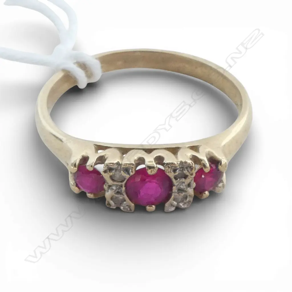9CT GOLD & 3 STONE CREATED RUBY & DIAMOND RING 2GMS SIZE R Image 1++