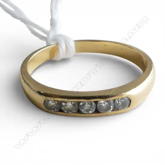 18ct YELLOW GOLD 5 STONE DIAMOND BAND RING channel set 3.5gms SIZE P1/2