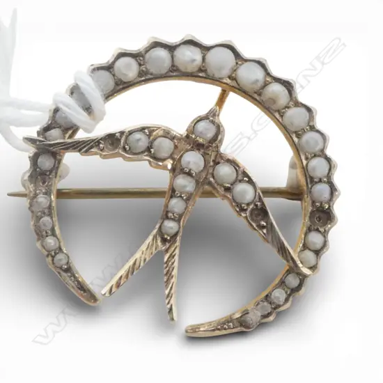 EDWARDIAN 9CT GOLD & SEED PEARL SWALLOW in crescent BROOCH 4 pearls missing 2.8gms