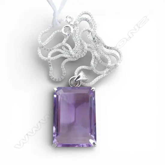 LRG SILVER & AMETHYST PENDANT 20 x 15mm on SILVER CHAIN,