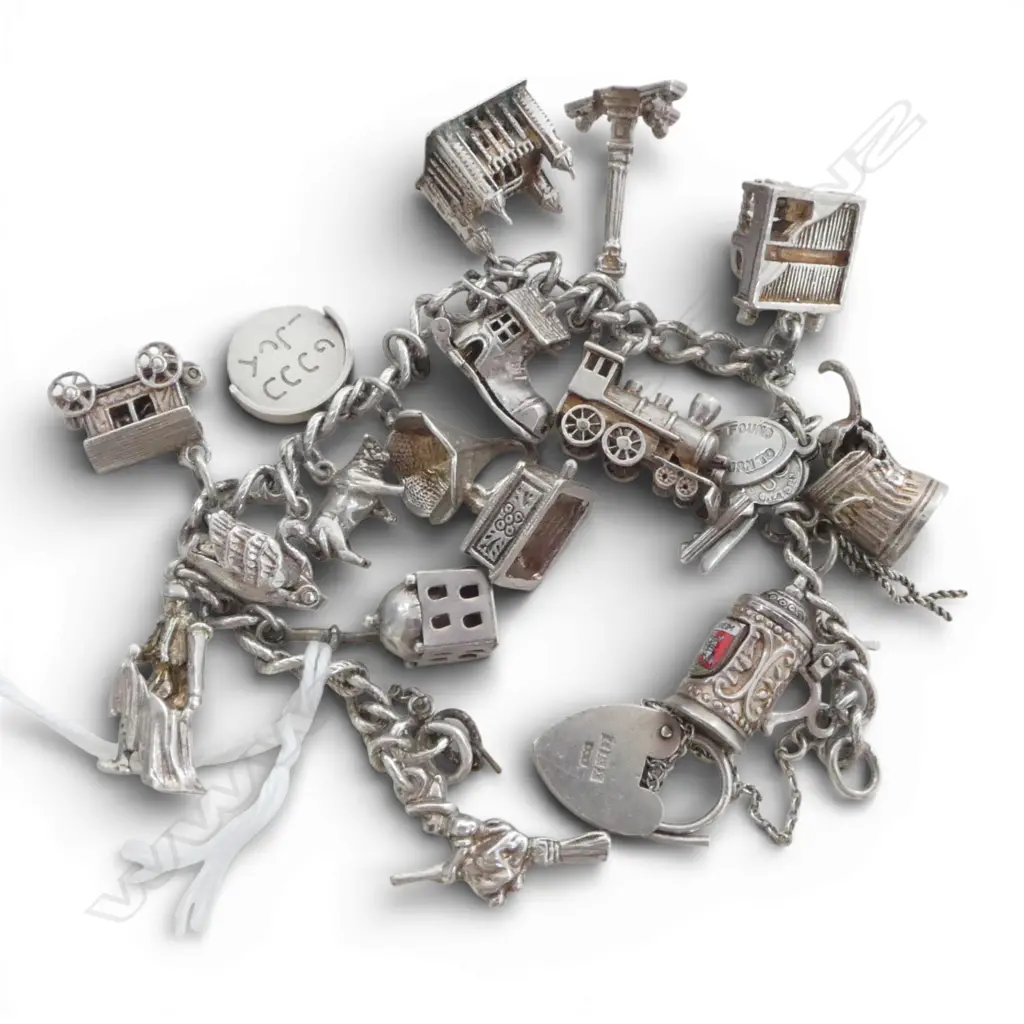 VINTAGE CURB LINK SILVER CHARM BRACELET 56gms Image 1++