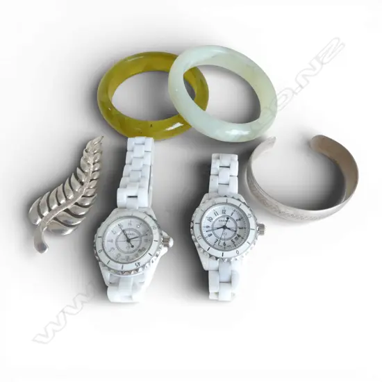 3 PCES SILVER JEWELLERY; 925 PENDANT & FERN BROOCH 14gms, 800 BANGLE 15gms, 2 FASHION WRIST WATCHES, 2 GLASS BANGLES