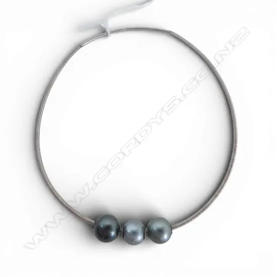 SIMON MISDALE SILVER AND FLOATING BLACK PEARL NECKLET From Simon's estate 