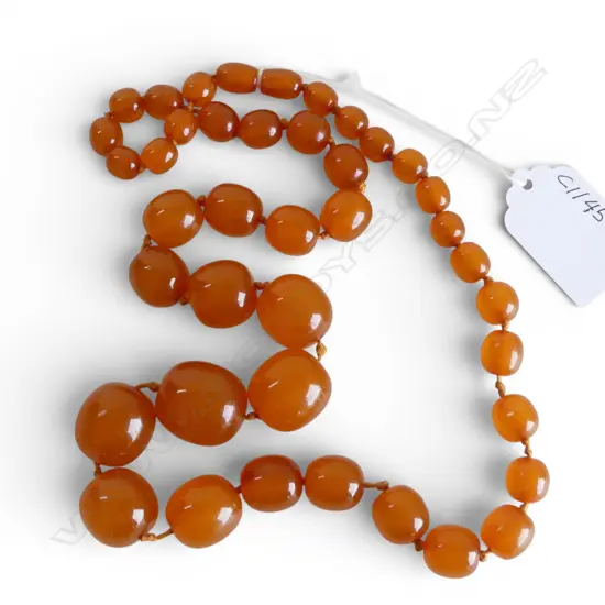 VINTAGE GRADUATED AMBER NECKLACE, L.600mm - slight stretch in cord