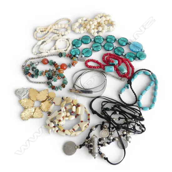 ASSORTED COSTUME JEWELLERY INCLUDING IVORY AND BONE NECKLACES