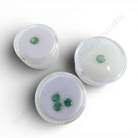 5 SML LOOSE EMERALDS