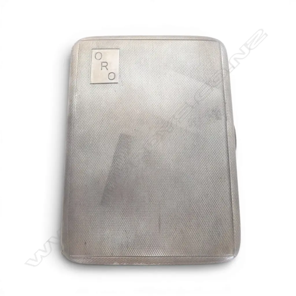 SILVER CIGARETTE CASE machine engraved London 1937. 135gms Image 1++