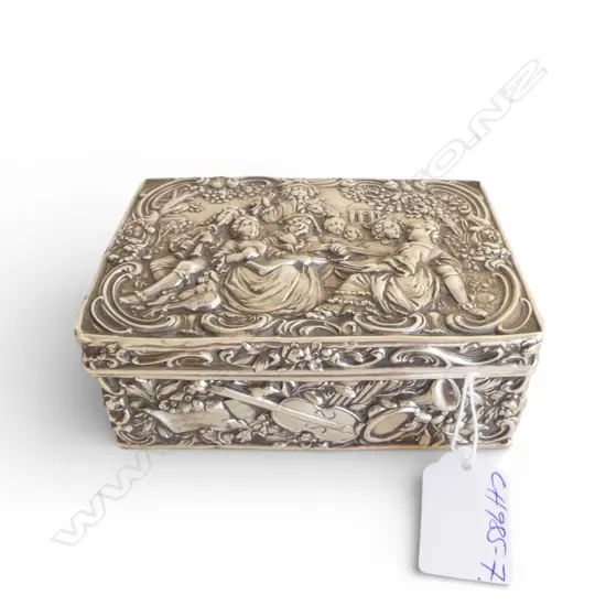 c.1900 HANAU SILVER EMBOSSED BOX musical themes & figures. Import marks Chester 1903 263gms