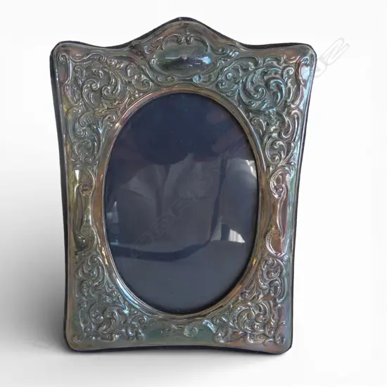 London 1989 embossed SILVER PHOTO FRAME. Victorian style. Blue velvet back. H.200mm