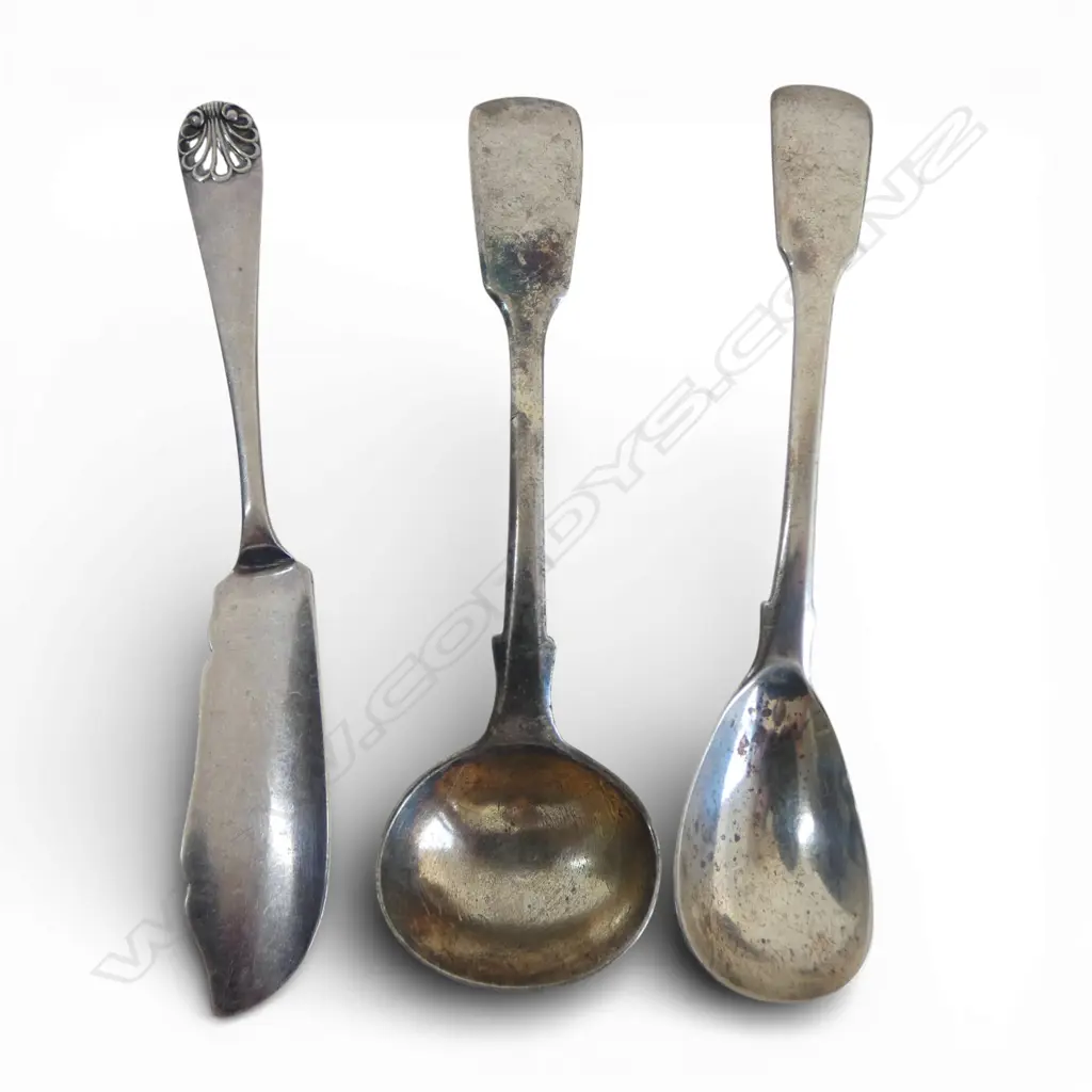 3 ANTIQUE SILVER SMALL CUTLERY ITEMS: mustard + salt spoons + butter knife. 37gms Image 1++