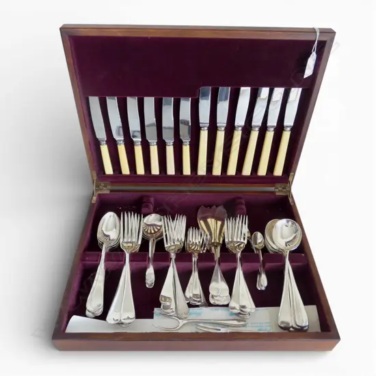 CANTEEN SILVER PLATED CUTLERY Incl. IVORINE 'BONE' HANDLE KNIVES