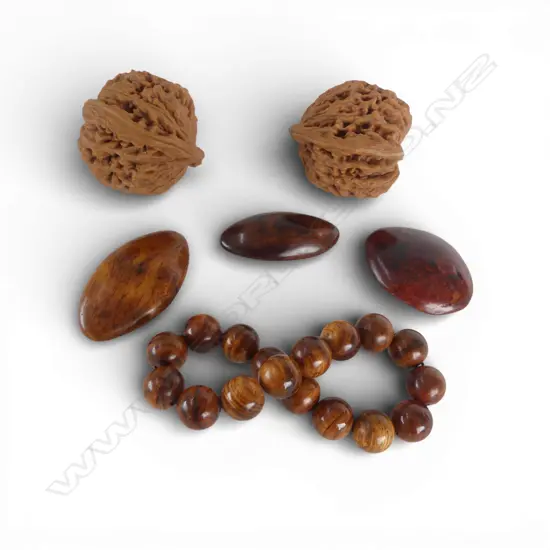 HUANGHUALI, BEADS & 4 PCES W.40mm + 2 WALNUTS