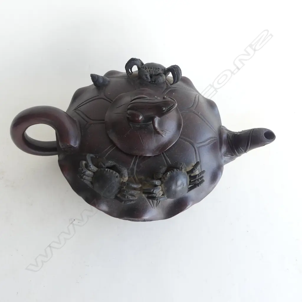 LG ORIENTAL YIXING WARE TEAPOT DECORATED w. CRABS L.350mm Image 1++