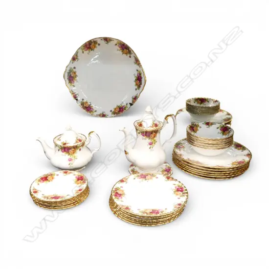 28 PCES ROYAL DOULTON OLD COUNTRY ROSES...