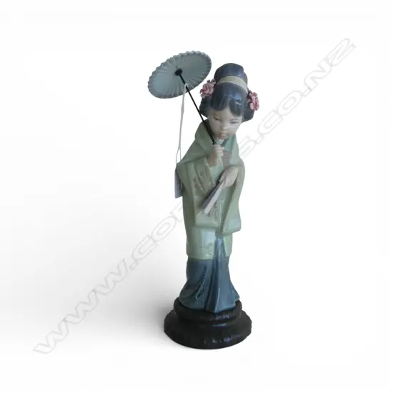 LLADRO ORIENTAL GIRL w. PARASOL H.300mm