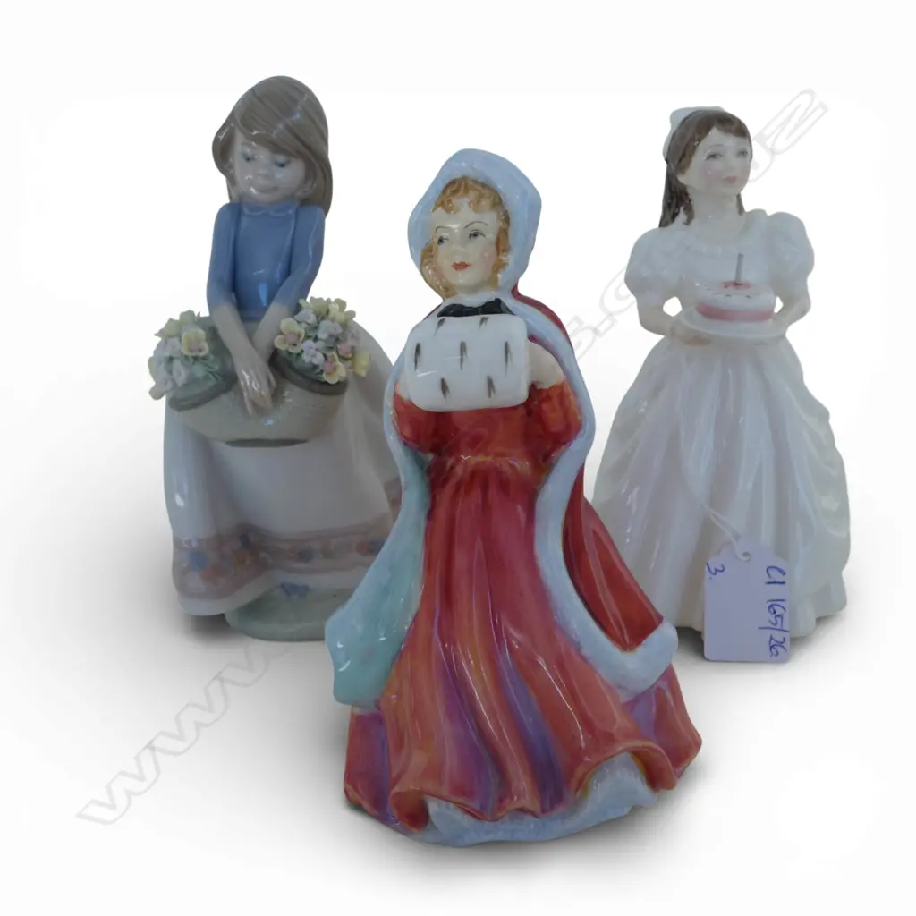 3 FIGURINES; LLADRO #5467 (FLOWERS CHIPPED), ROYAL DOULTON 'BIRTHDAY GIRL', PARAGON 'MISS SUSAN' H.165mm Image 1++