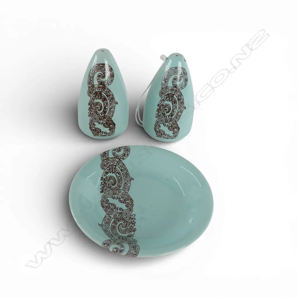 CROWN LYNN AIR NZ SALT & PEPPER + DISH 80mm dia MAORI DESIGN Image 1++