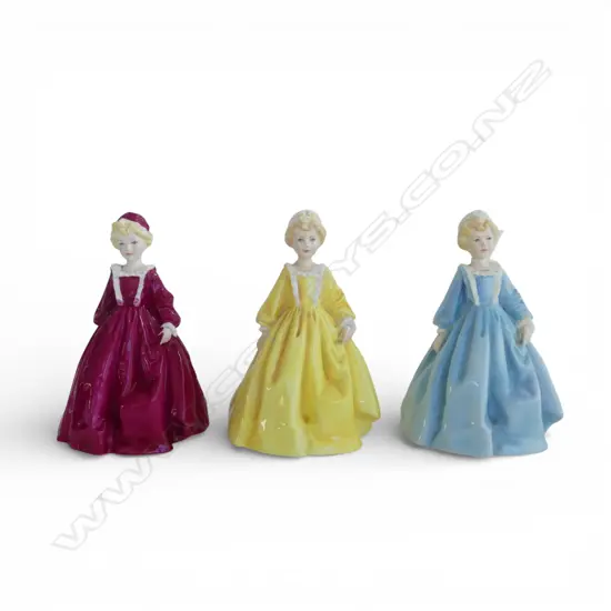 3 ROYAL WORCESTER 'GRANDMOTHERS DRESS' FIGURINES H.160mm