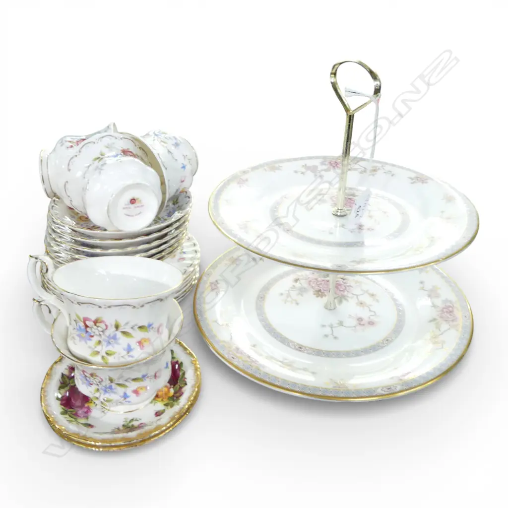 ROYAL ALBERT JUBILEE PART TEA SET 5 cups 6 saucers & 6 plates & 1 cake stand + 2 R/Albert Old Country Roses dishes Image 1++