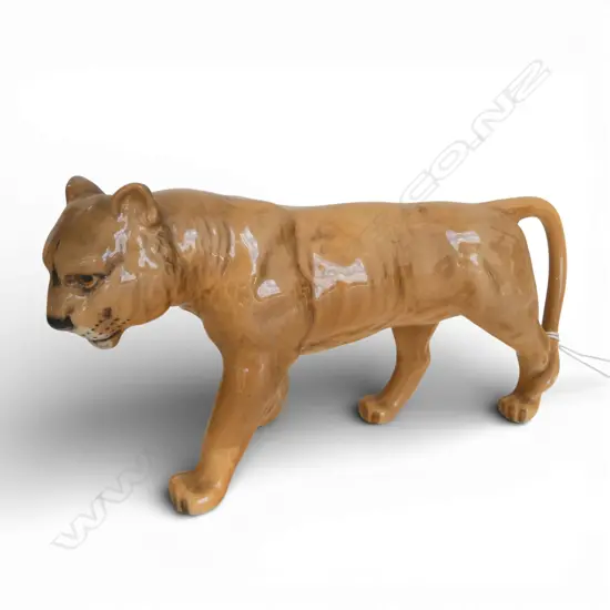 BESWICK LIONESS L.230mm