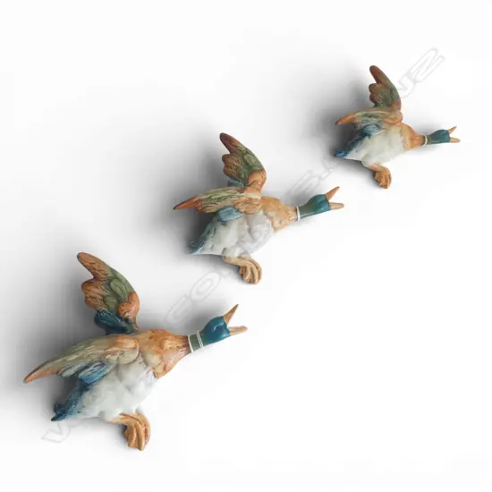 3 BESWICK FLYING DUCKS, SMALLEST w. 2 REPAIRS 255x260mm