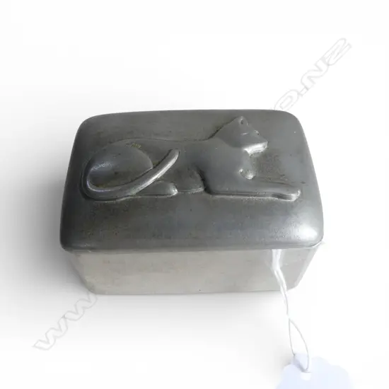 PEWTER TRINKET BOX with raised cat to lid 'Seagul Pugwash Fine Pewter Canada' W.75mm