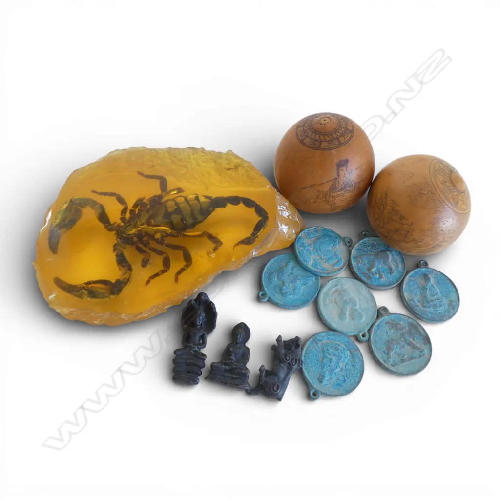 SCORPION IN RESIN L.120mm, 7 METAL PENDANTS & 3 TRINKETS, 2 MINI GOURD BALLS 40mm dia Image 1++