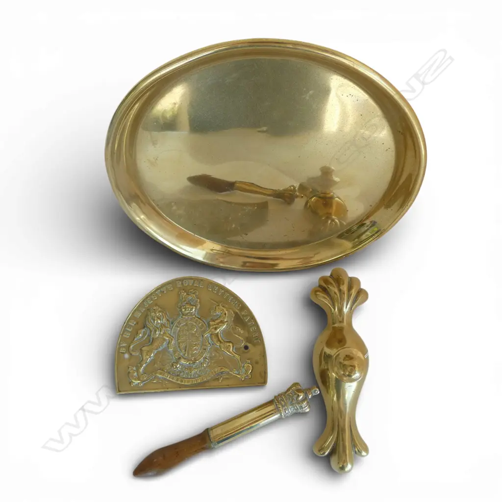 Asst. brass; tray W. 255mm, door stop, crowned knocker plus royal letters patent plaque  Image 1++