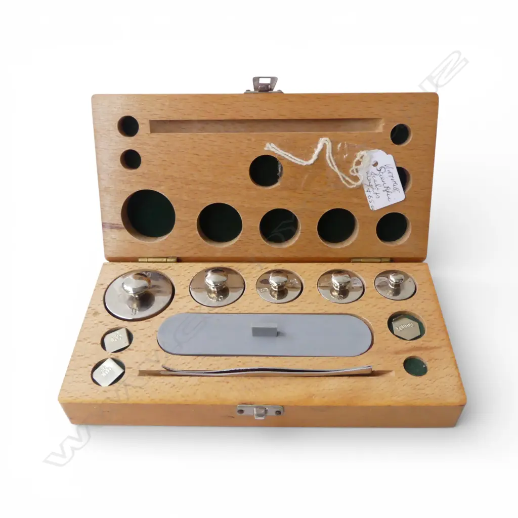 CASED SET OF GOLD SCALES Image 1++