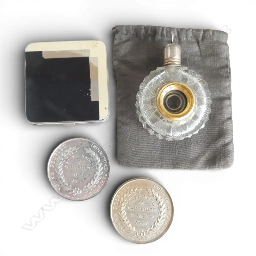 VINTAGE PCS; ART DECO COMPACT, GEORGIAN CRYSTAL SPYGLASS SCENT BOTTLE & 2 x 1897 QUEEN VIC. MEDALS Image 1++