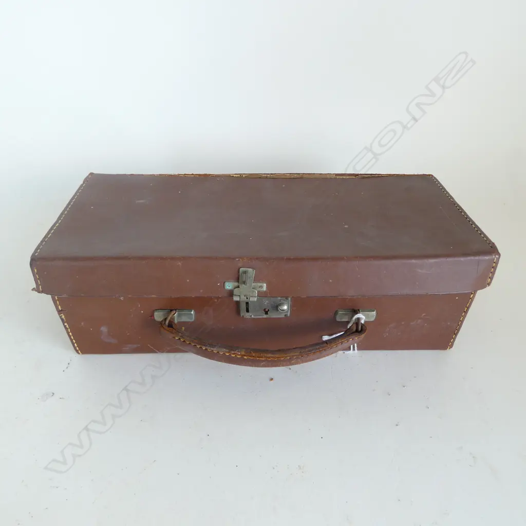 LEATHER SMALL CASE (lid broken) W KAURI GUM BOULDERS Image 1++