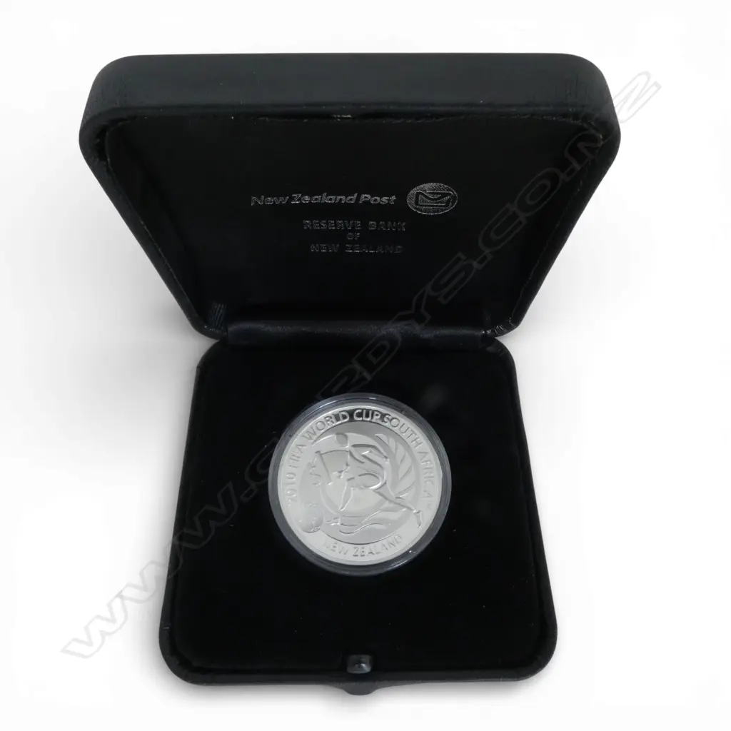 N.Z. 2010 FIFA WORLD CUP SOUTH AFRICA $1 .999 SILVER PROOF 1 oz COIN  Image 1++