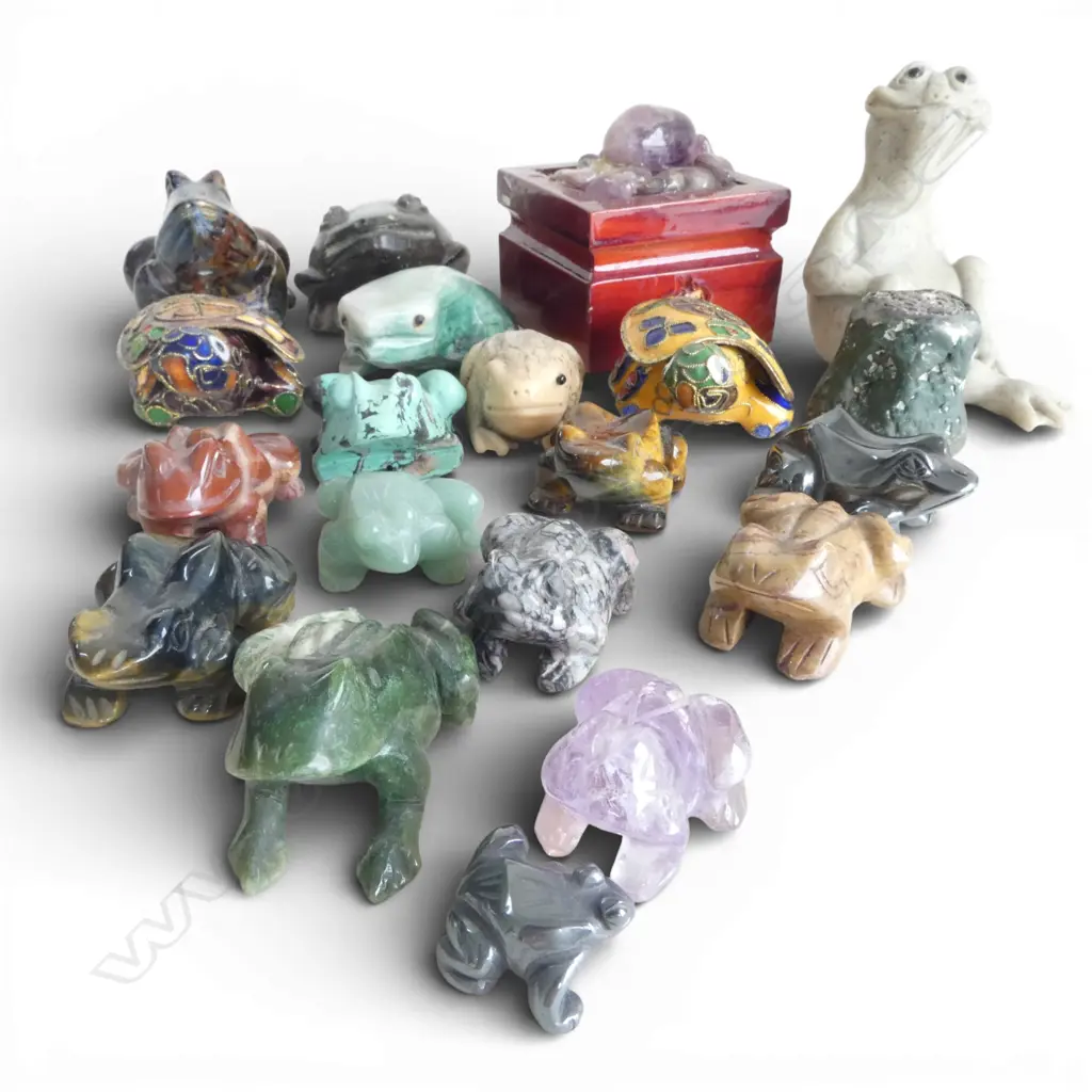 BOX OF STONE AND GEMSTONE FROGS ETC From the estate of jeweller Simon Misdale. Image 1++