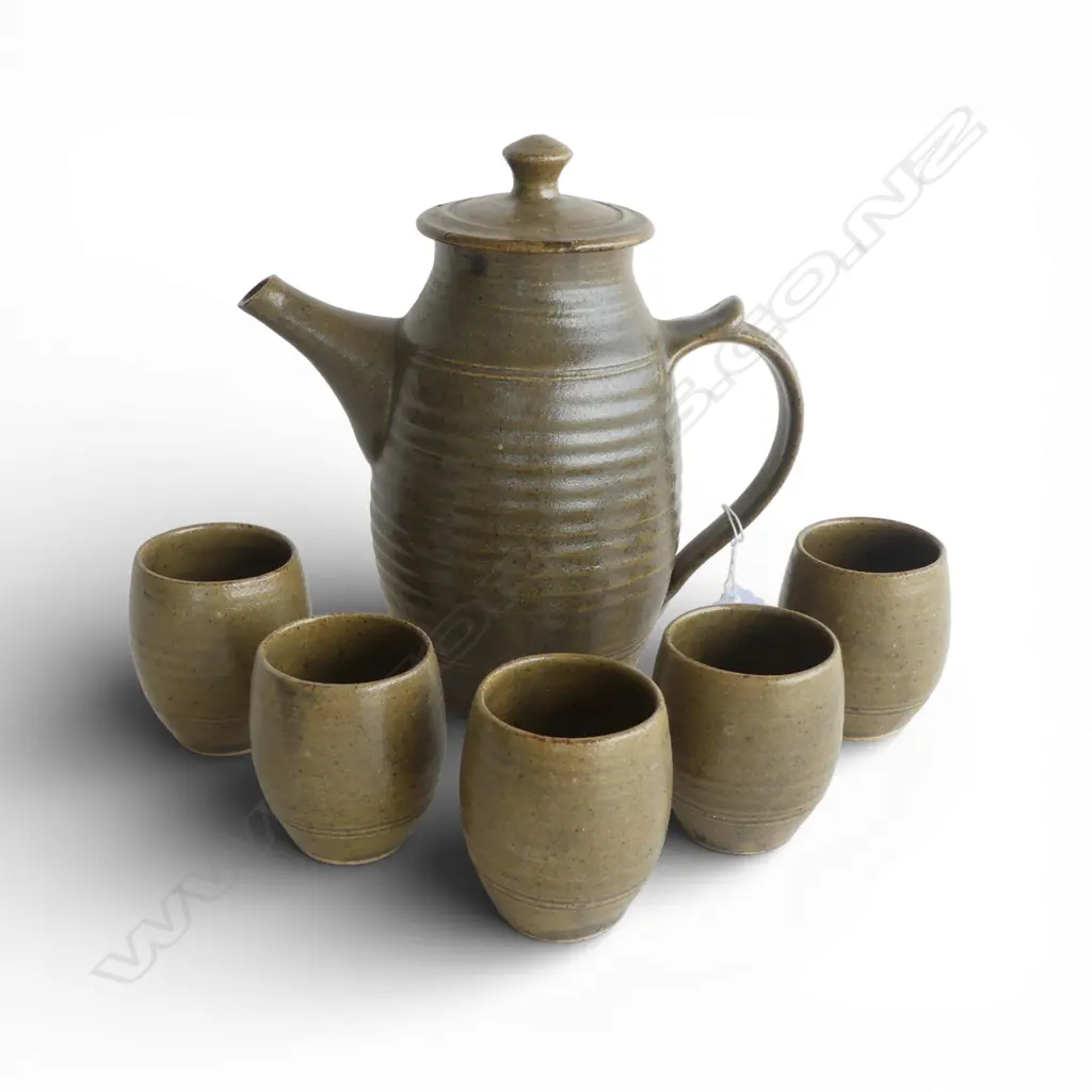 CARRICK OLIVER N.Z. STUDIO POTTERY TEAPOT & 5 CUPS Image 1++