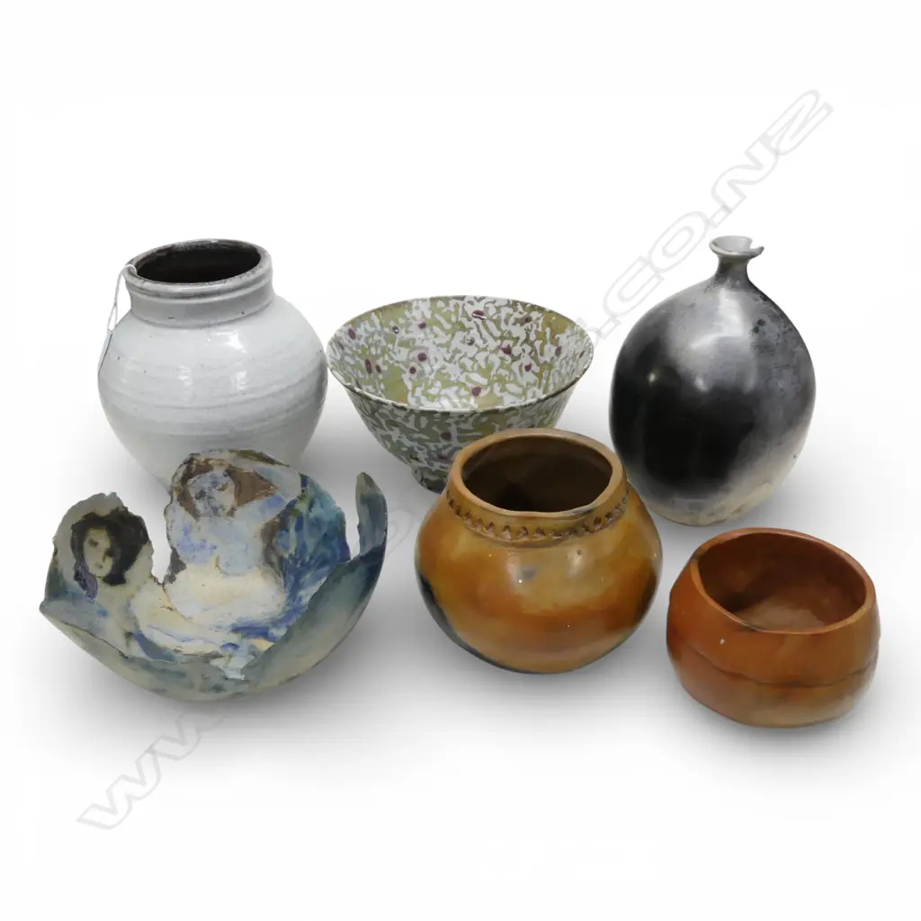 ASST. STUDIO POTTERY INCLUDING SHINO GLAZE POT H.210mm & RAKU FIRED POTS (FAULTED) Image 1++