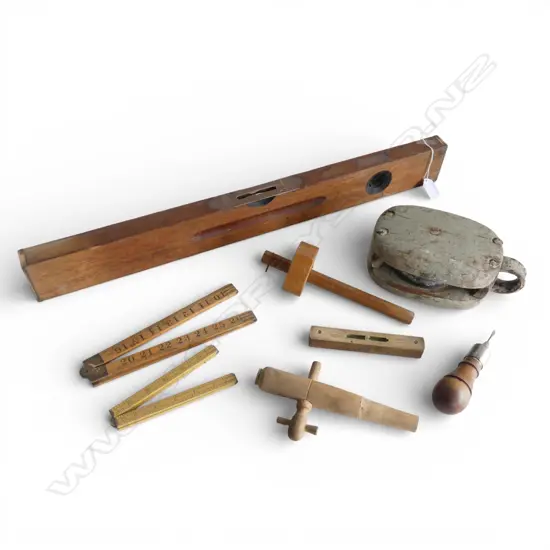 ASST. VINTAGE TOOLS, MEASURES, etc + LEVEL