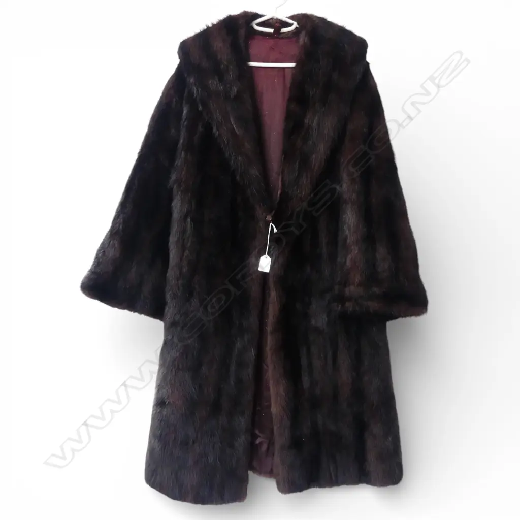 VINTAGE KNEE LENGTH MINK FUR COAT Image 1++