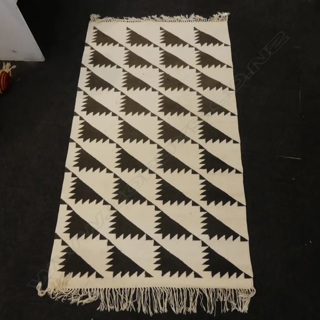 Hand woven Kelim geometric rug dark & white design saw tooth design 1880 x 1030mm Image 1++