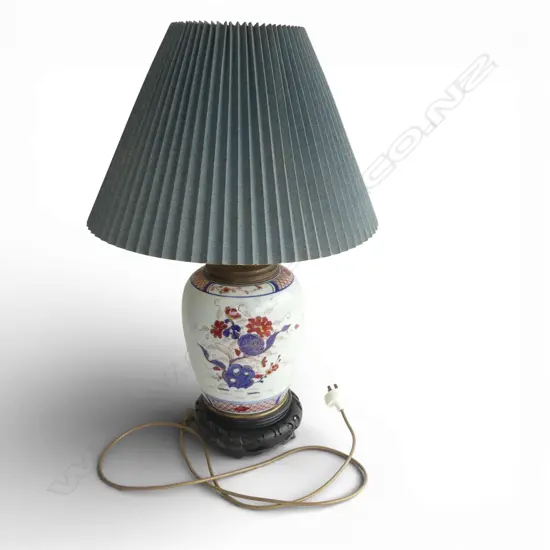 ORIENTAL TABLE LAMP (CARVED WOODEN BASE FAULTED / VASE CRACKED) H.700mm