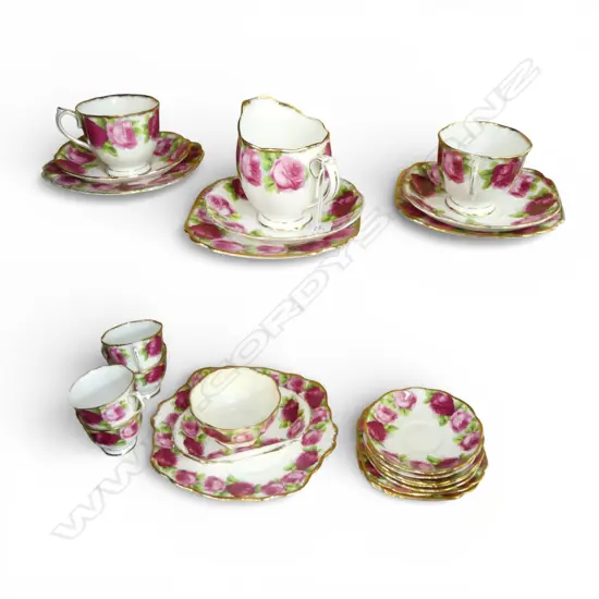 24 PCE ROYAL ALBERT OLD ENGLISH ROSE TEA SET