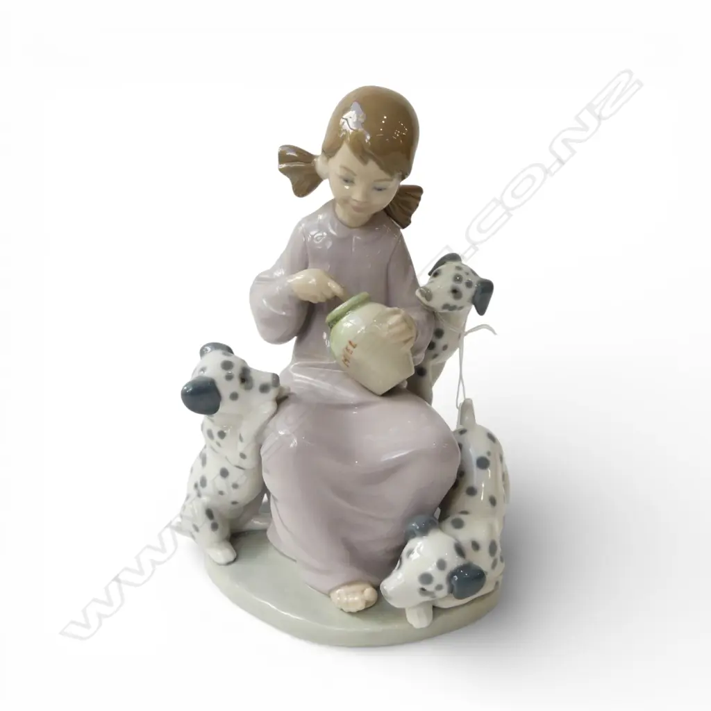 LLADRO FIGURINE 'THE SWEET MOUTHED' 200mm (H) Image 1++