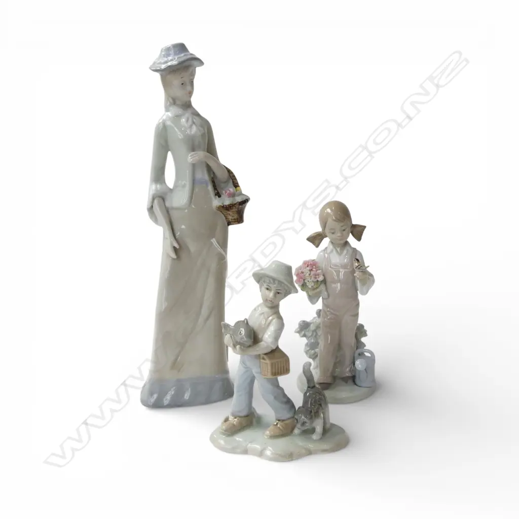 LLADRO FIGURINE 'SPRING' PLUS TWO OTHER LLADRO STYLE FIGURINES 320 mm(H) FAULT Image 1++
