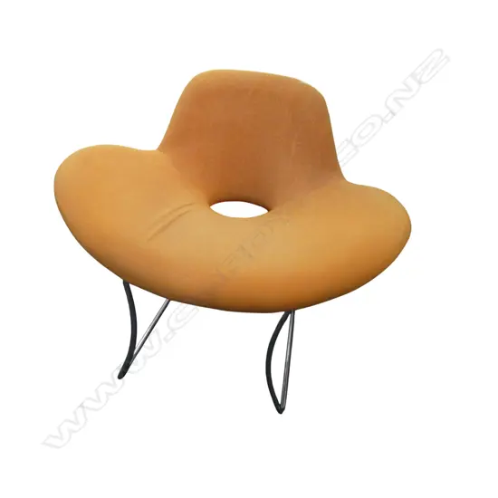 MODERN UPHOLSTERED CHAIR 