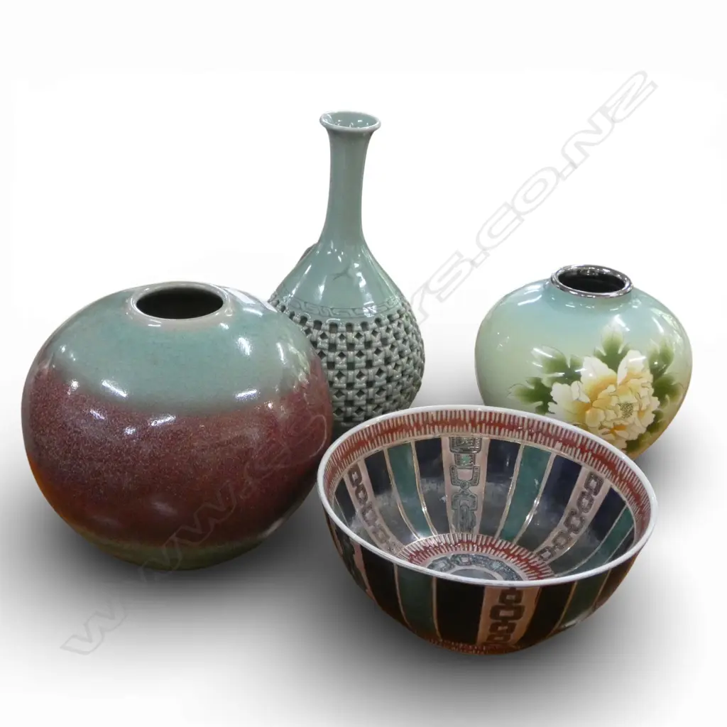 4 ORIENTAL CERAMICS; 3 VASES (1 AF H.305mm) & BOWL 260mm dia Image 1++