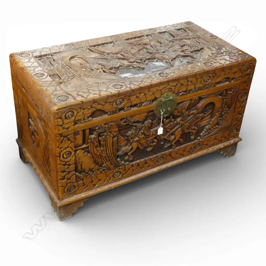CHINESE CAMPHORWOOD CHEST DEPICTING BATTLE SCENES  1000 X 500 X 580 MM Image 1++