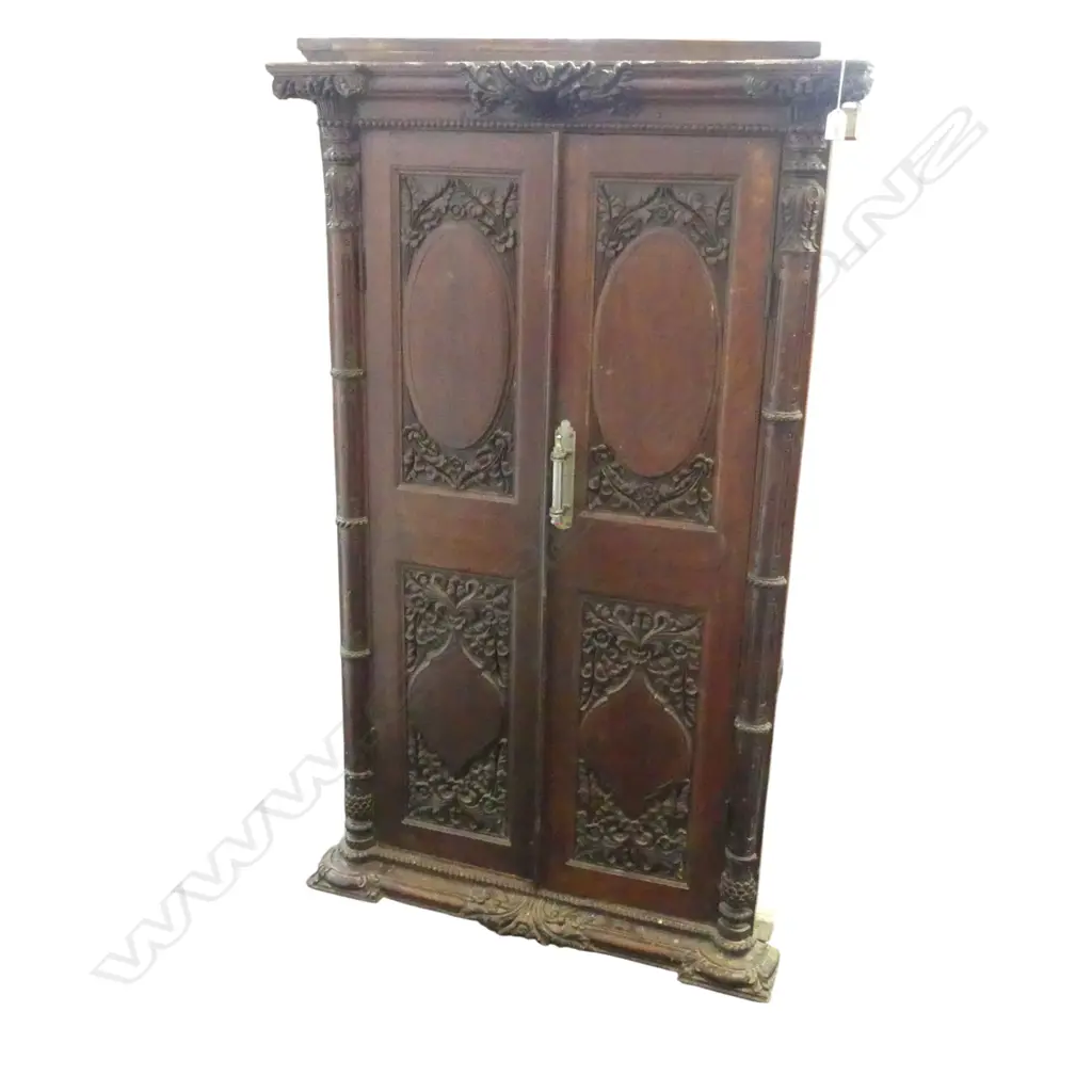 PR CARVED MAHOGANY DOORS, MIRROR BEHIND 870x190x1425mm Image 1++