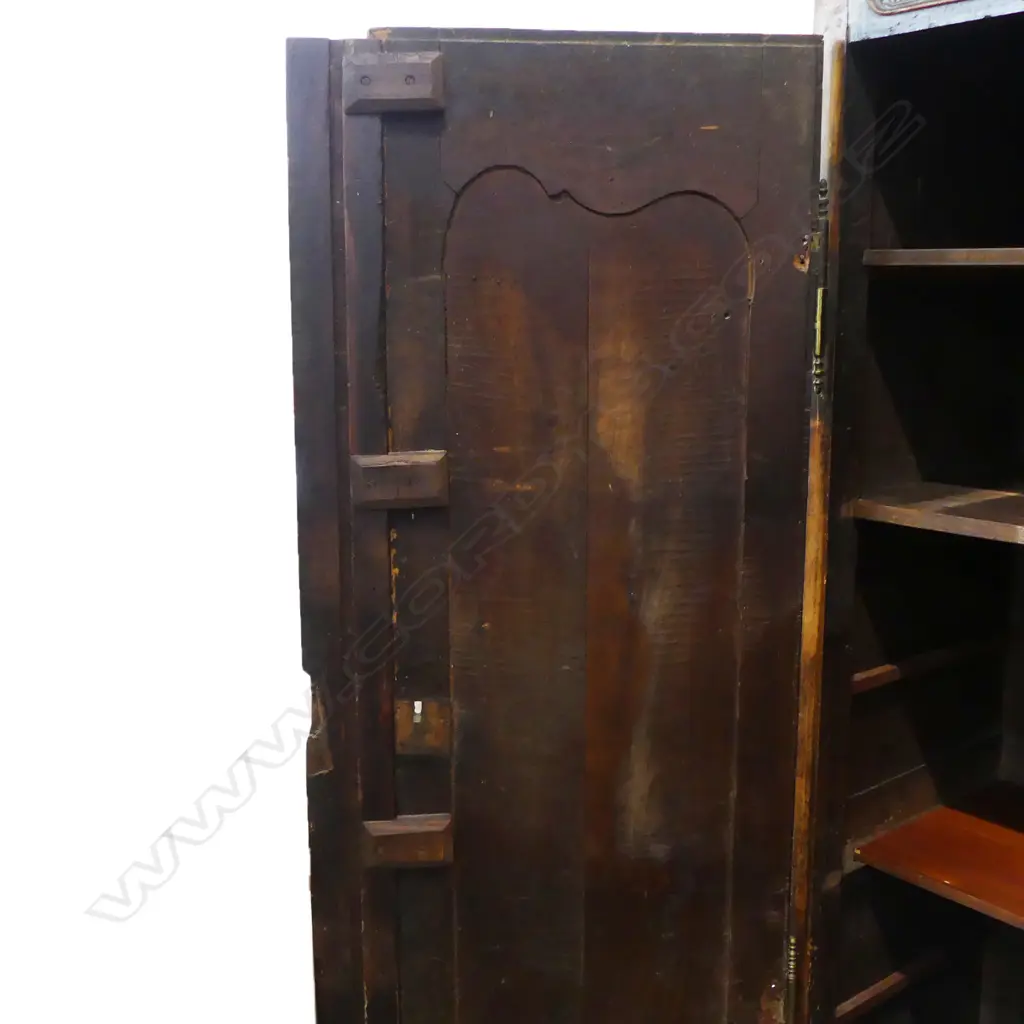 A good early 19thC French walnut armoire, Image 1++