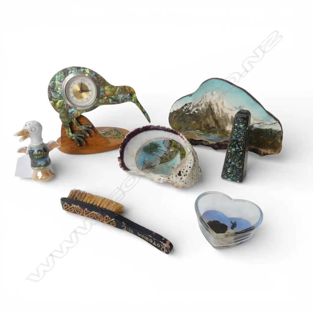 5 PCES KIWIANA; KIWI PAUA CLOCK ETC + HAND PAINTED SHELL & FUNGUS W.220mm Image 1++