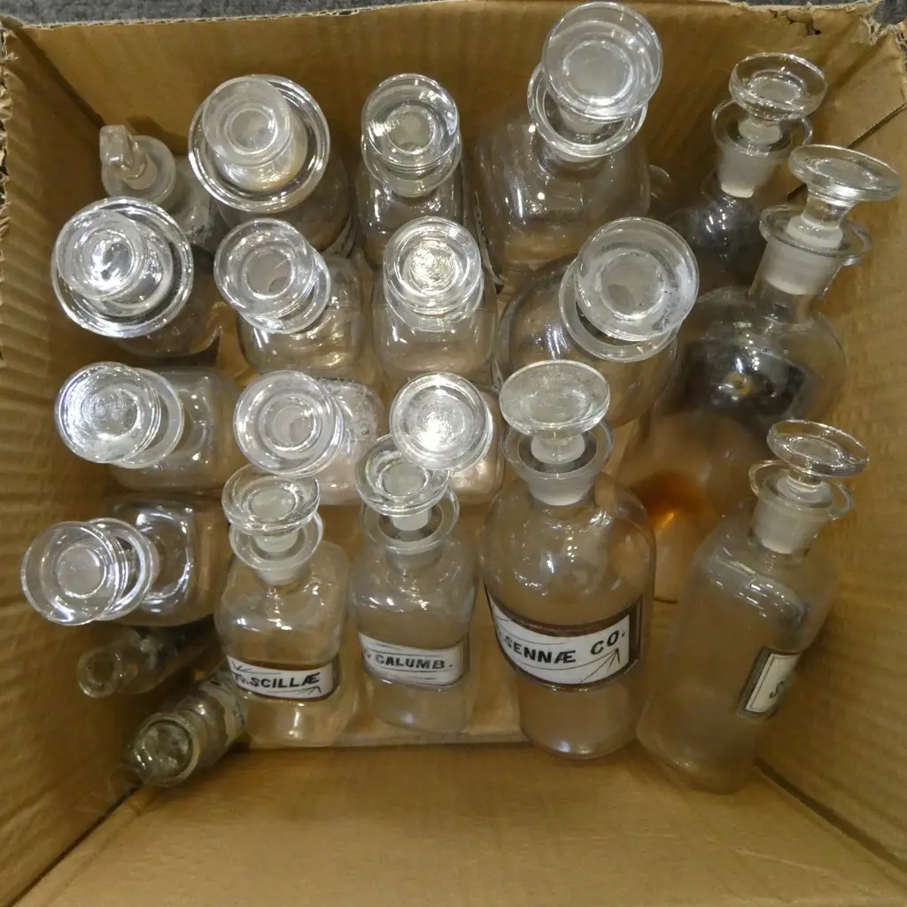 COLLECTION OF VINTAGE GLASS CHEMIST BOTTLES Image 1++